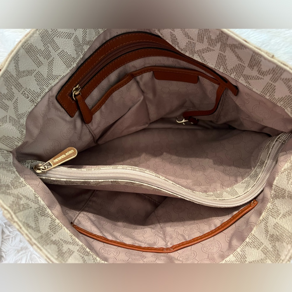 Michael Kors large Harper East West Signature Tote Handbag - LIKE NEW! - Picture 12 of 16